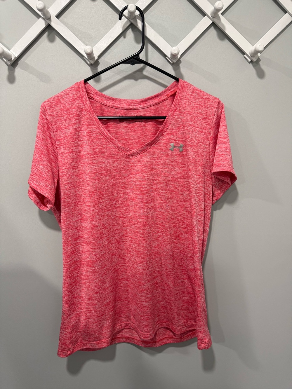 Women’s under armour tee size large